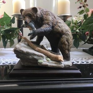 Collectable brown bear with wooden vase included